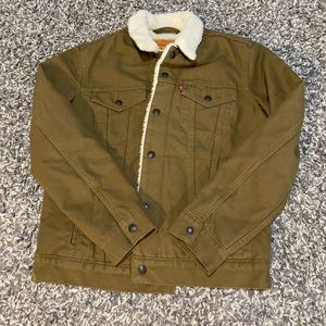 Levi’s Sherpa in Excellent condition. Smoke free